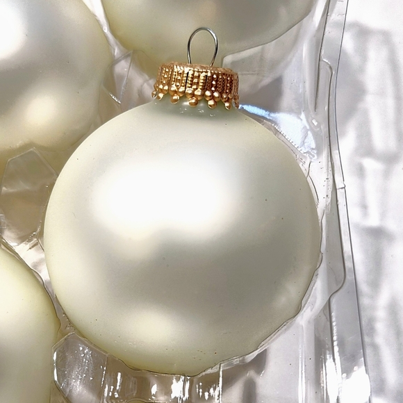 Krebs Christmas Glass Ball Ornaments 8 Pcs  2-5/8" Vanilla Ice Velvet Gold Caps - Picture 4 of 11
